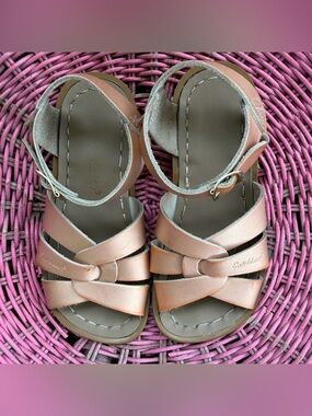 Rose Gold Saltwater Classic Sandal, child sz 10